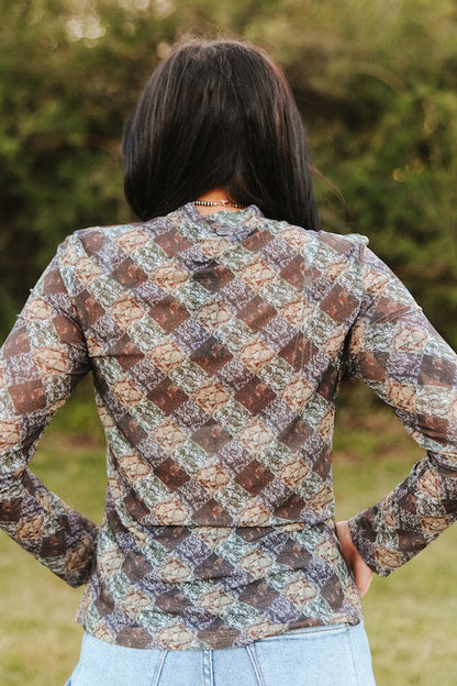 CHECKERED CAMO PRINTED LONG SLEEVE MESH TOP