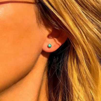 Hank Authentic Turquoise Studs 5mm